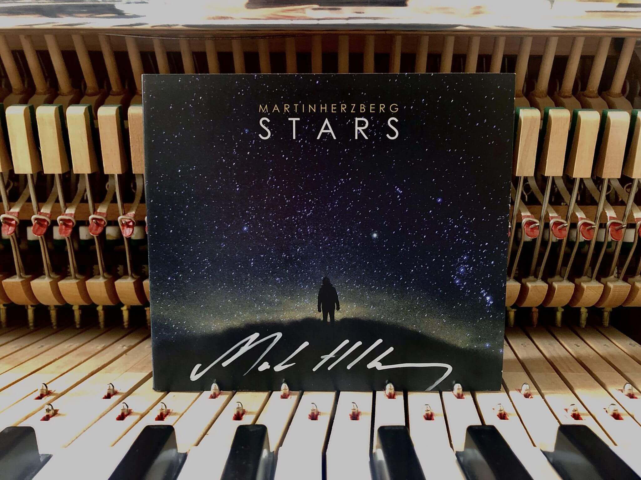 Stars-FRONT-mit-unterschrift